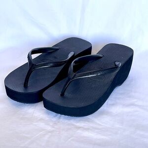HAVAIANAS HIGH WEDGE FLIP FLOP. SIZE 6. BLACK.